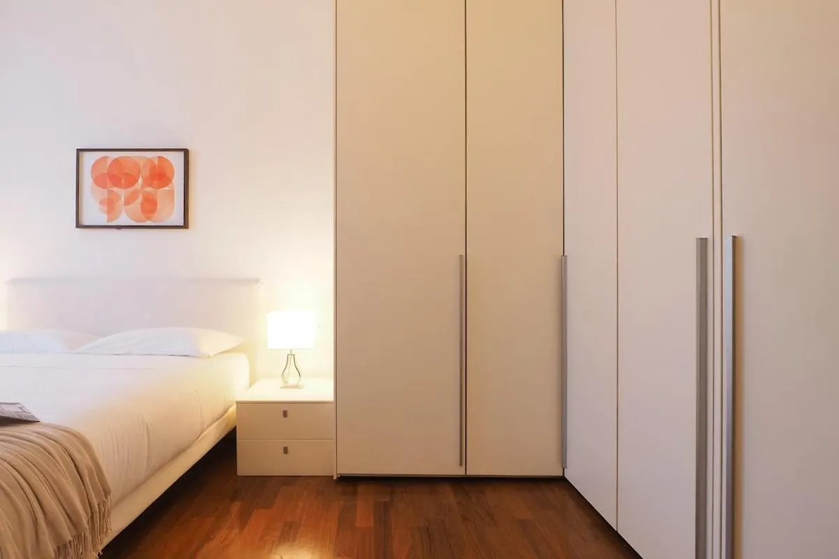 Cozy Two-Bedroom Apartment In Citta Studi Area Milan Italy